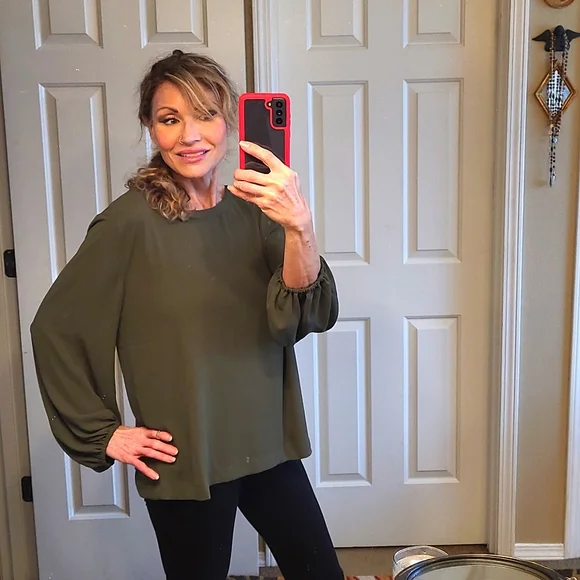 Is Anne Taylor loft size large Olive blouse - Picture 1 of 3